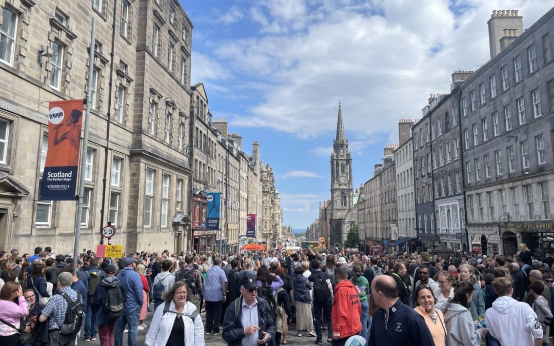 A picture of a crowded street in Edinburgh.